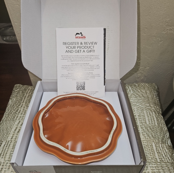 Authentic New in Box. Staub Orange n Gold Stem Pumpkin - Picture 3 of 5